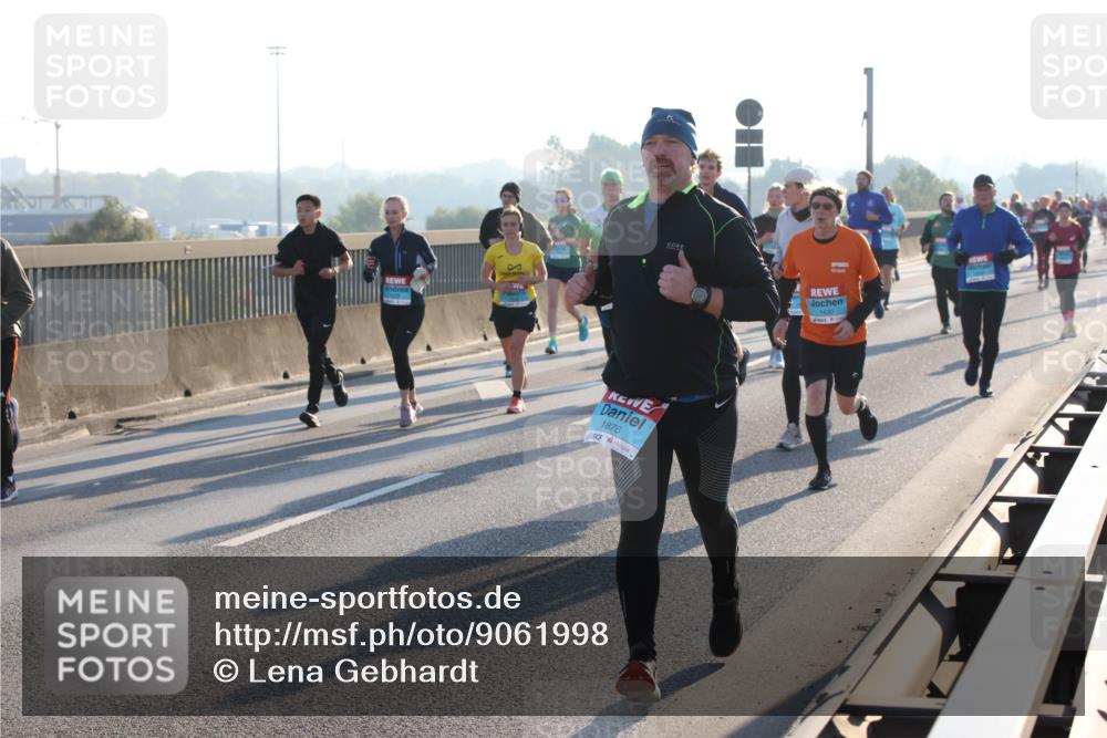03.10.2025 - Köhlbrandbrückenlauf Lena Gebhardt http://msf.ph/oto/9061998 03.10.2025 09:20:04 Position 1 1876 meine-sportfotos.de