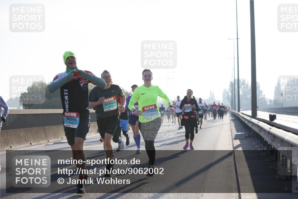 03.10.2025 - Köhlbrandbrückenlauf Jannik Wohlers http://msf.ph/oto/9062002 03.10.2025 09:15:17 Position 3 3053, 1077, 1110 meine-sportfotos.de