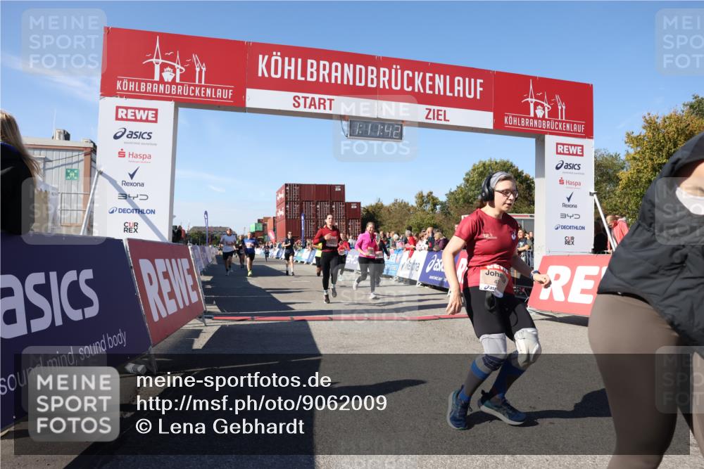 03.10.2025 - Köhlbrandbrückenlauf Lena Gebhardt http://msf.ph/oto/9062009 03.10.2025 13:11:42 Ziel 4158, 4178, 4353, 4354, 4427, 4469, 4501, 4538, 4568, 4617, 4736, 4777, 4782, 4799, 4845, 5866, 5869, 5937, 6217, 6218, 6517, 6622, 6689 meine-sportfotos.de