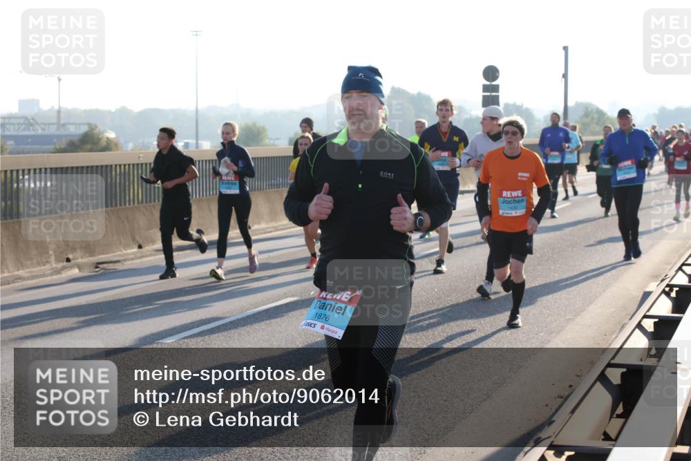 03.10.2025 - Köhlbrandbrückenlauf Lena Gebhardt http://msf.ph/oto/9062014 03.10.2025 09:20:04 Position 1 1430, 33, 1876 meine-sportfotos.de