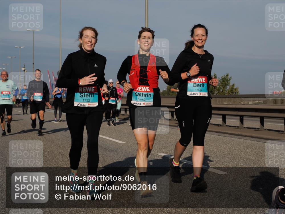 03.10.2025 - Köhlbrandbrückenlauf Fabian Wolf http://msf.ph/oto/9062016 03.10.2025 10:06:02 Position 3 000, 1732, 1440, 1895 meine-sportfotos.de