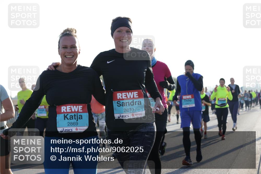 03.10.2025 - Köhlbrandbrückenlauf Jannik Wohlers http://msf.ph/oto/9062025 03.10.2025 09:23:24 Position 3 2869, 2870, 5 meine-sportfotos.de
