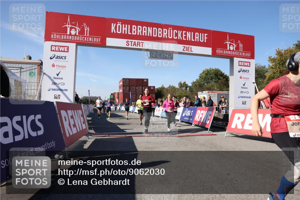 03.10.2025 - Köhlbrandbrückenlauf Lena Gebhardt http://msf.ph/oto/9062030 03.10.2025 13:11:43 Ziel 4158, 4178, 4353, 4354, 4427, 4469, 4501, 4538, 4568, 4617, 4736, 4777, 4782, 4799, 4845, 5097, 5866, 5869, 5937, 6217, 6218, 6517, 6622, 6689 meine-sportfotos.de