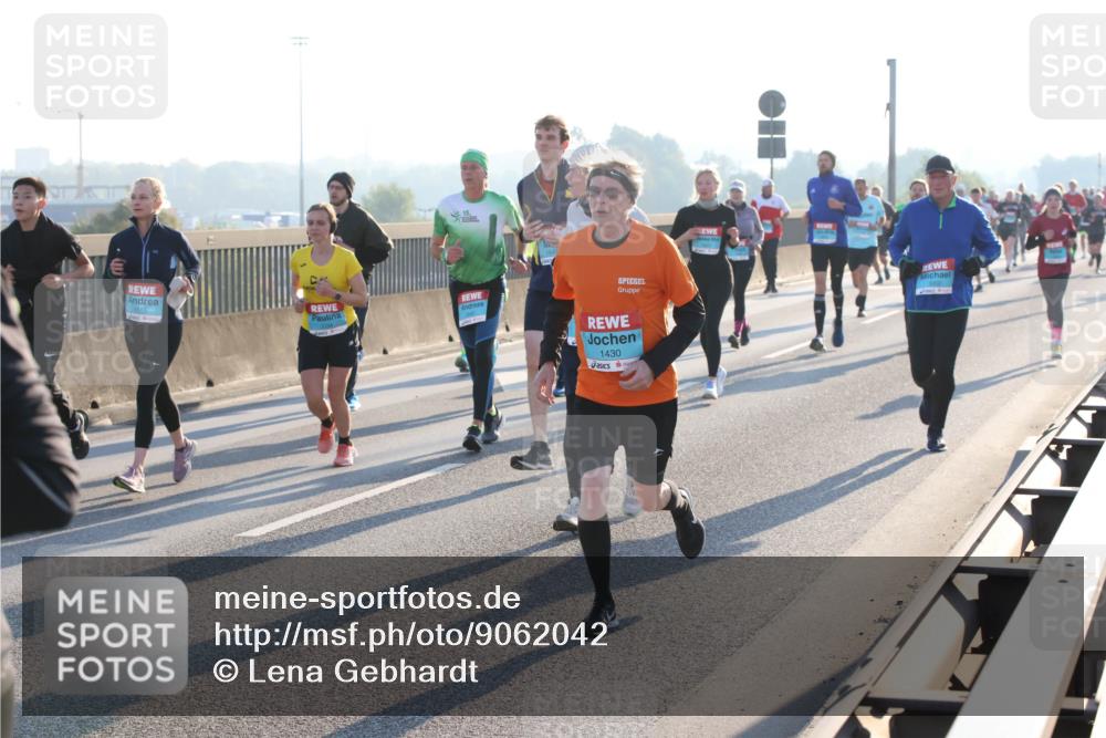 03.10.2025 - Köhlbrandbrückenlauf Lena Gebhardt http://msf.ph/oto/9062042 03.10.2025 09:20:05 Position 1 1555, 71, 15, 1430 meine-sportfotos.de