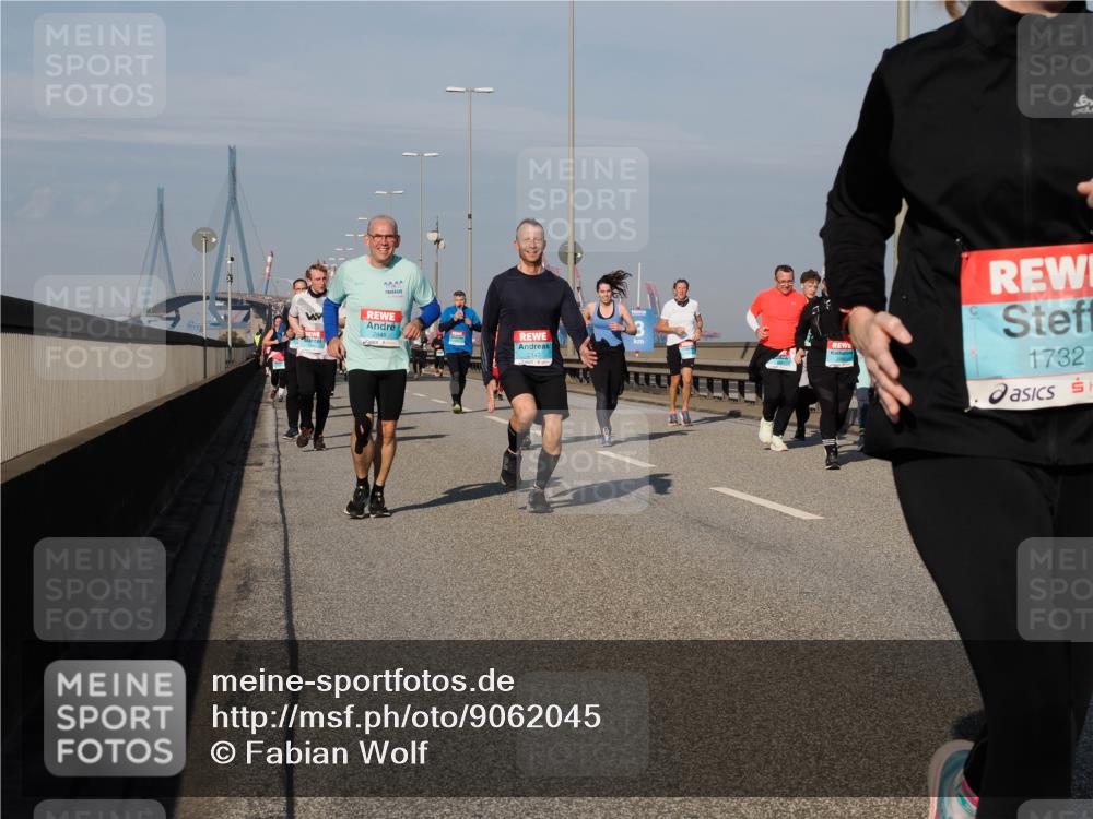 03.10.2025 - Köhlbrandbrückenlauf Fabian Wolf http://msf.ph/oto/9062045 03.10.2025 10:06:03 Position 3 4, 1732 meine-sportfotos.de