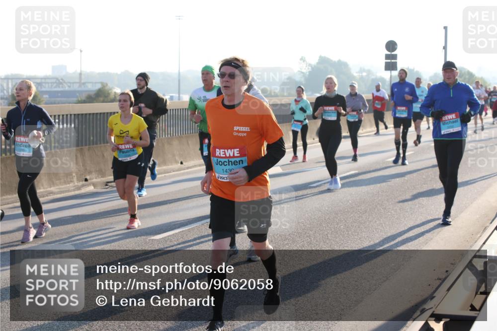 03.10.2025 - Köhlbrandbrückenlauf Lena Gebhardt http://msf.ph/oto/9062058 03.10.2025 09:20:06 Position 1 1555, 1430 meine-sportfotos.de