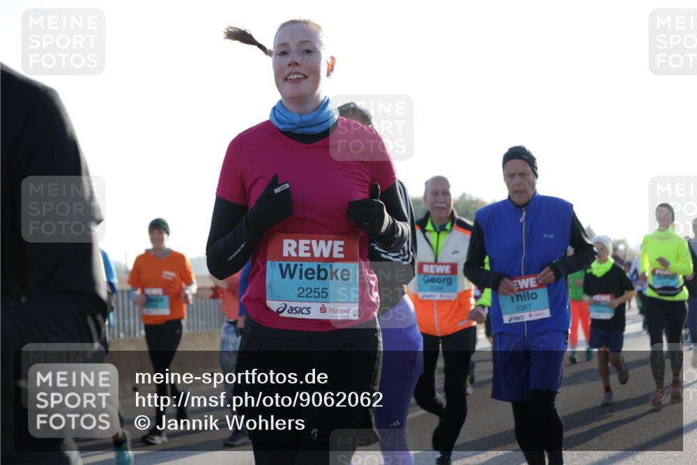 03.10.2025 - Köhlbrandbrückenlauf Jannik Wohlers http://msf.ph/oto/9062062 03.10.2025 09:23:25 Position 3 2255, 2004, 2067 meine-sportfotos.de