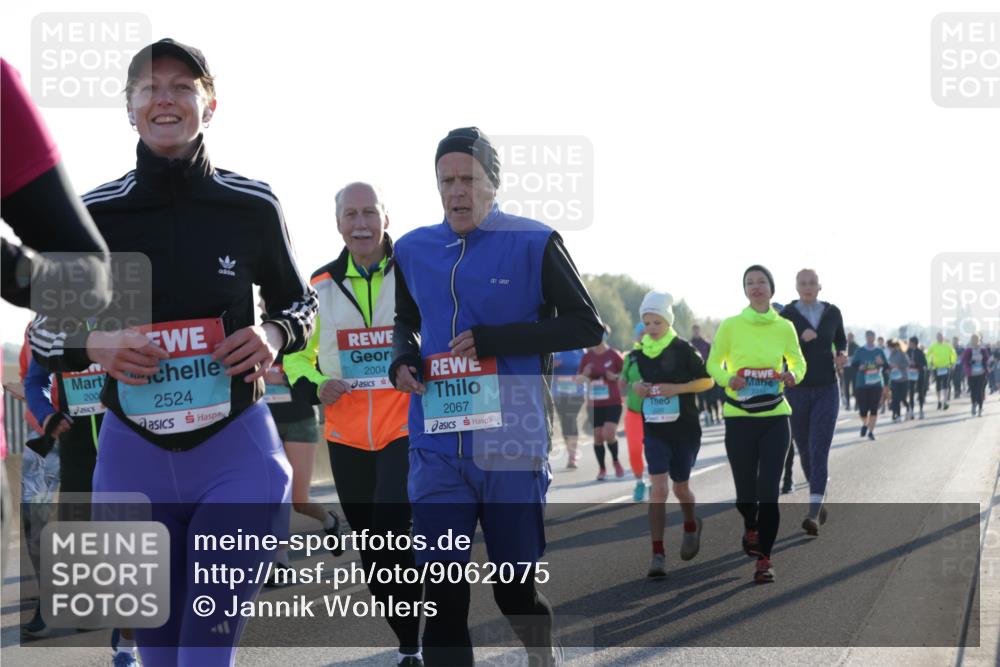 03.10.2025 - Köhlbrandbrückenlauf Jannik Wohlers http://msf.ph/oto/9062075 03.10.2025 09:23:26 Position 3 200, 2004, 2524, 2067 meine-sportfotos.de