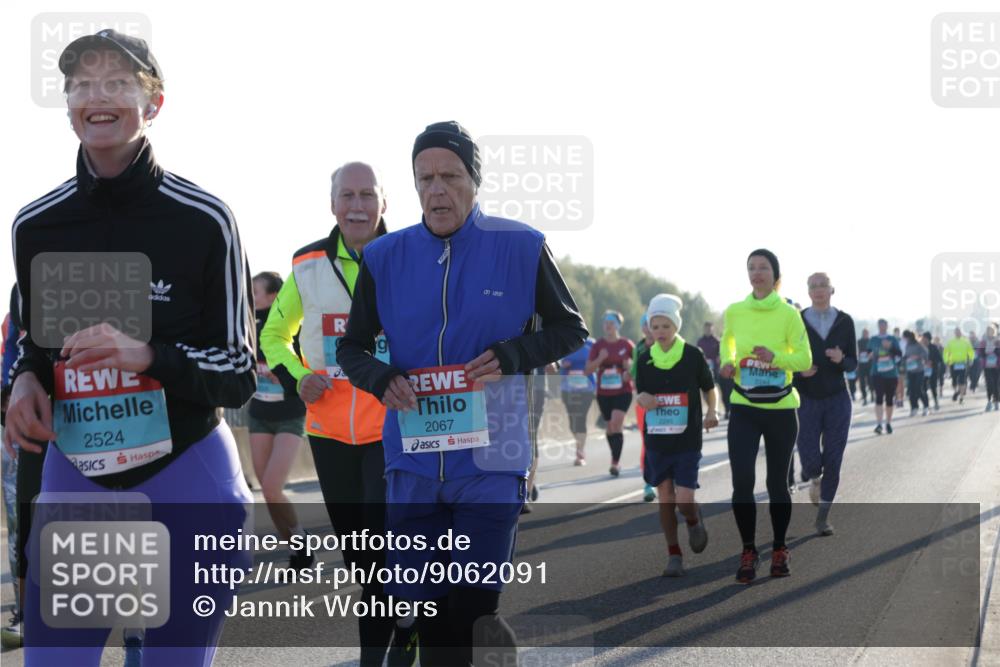 03.10.2025 - Köhlbrandbrückenlauf Jannik Wohlers http://msf.ph/oto/9062091 03.10.2025 09:23:26 Position 3 2524, 2067, 2244 meine-sportfotos.de