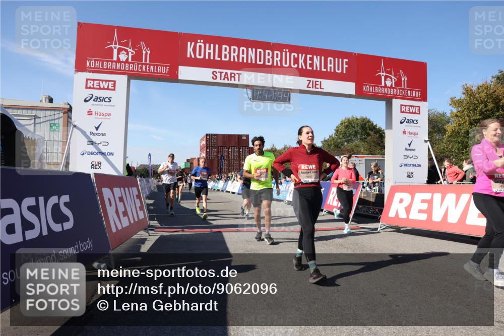 03.10.2025 - Köhlbrandbrückenlauf Lena Gebhardt http://msf.ph/oto/9062096 03.10.2025 13:11:45 Ziel 4158, 4178, 4353, 4354, 4469, 4538, 4568, 4617, 4736, 4777, 4782, 4799, 4845, 5097, 5866, 5869, 5937, 6033, 6048, 6049, 6217, 6218, 6517, 6622, 6689 meine-sportfotos.de