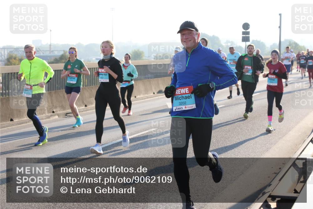 03.10.2025 - Köhlbrandbrückenlauf Lena Gebhardt http://msf.ph/oto/9062109 03.10.2025 09:20:08 Position 1 1347, 1407, 3202 meine-sportfotos.de