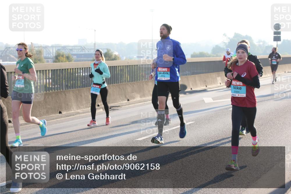 03.10.2025 - Köhlbrandbrückenlauf Lena Gebhardt http://msf.ph/oto/9062158 03.10.2025 09:20:09 Position 1 2029, 2084 meine-sportfotos.de