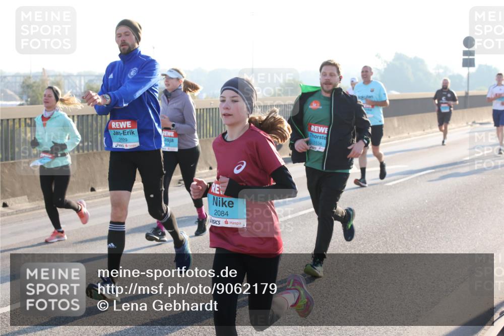 03.10.2025 - Köhlbrandbrückenlauf Lena Gebhardt http://msf.ph/oto/9062179 03.10.2025 09:20:10 Position 1 2029, 2084, 1534 meine-sportfotos.de