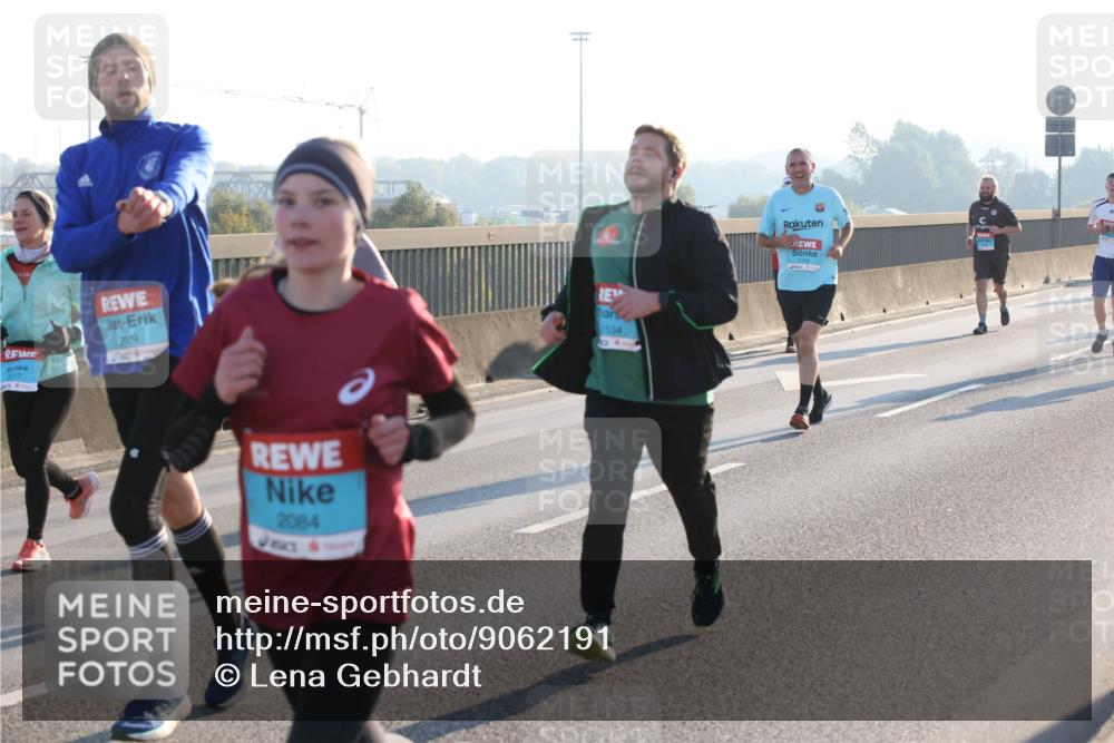 03.10.2025 - Köhlbrandbrückenlauf Lena Gebhardt http://msf.ph/oto/9062191 03.10.2025 09:20:10 Position 1 3, 17, 2009, 2084, 1534 meine-sportfotos.de