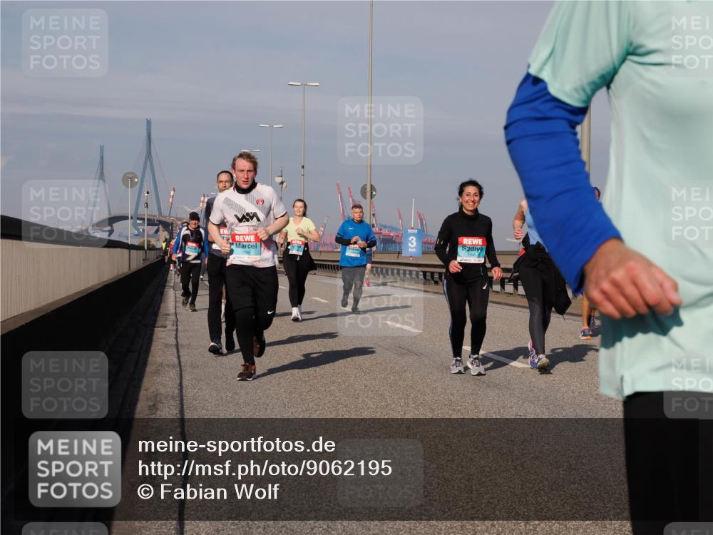03.10.2025 - Köhlbrandbrückenlauf Fabian Wolf http://msf.ph/oto/9062195 03.10.2025 10:06:07 Position 3 1996, 3, 1940 meine-sportfotos.de