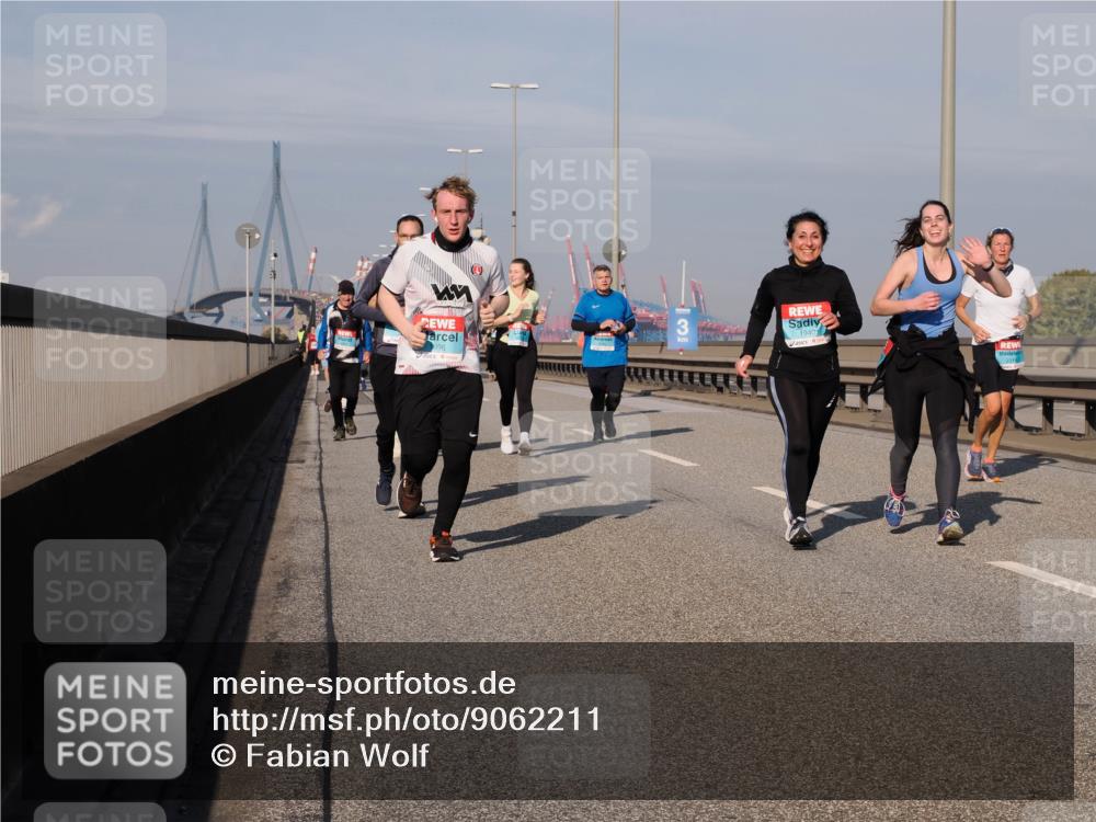 03.10.2025 - Köhlbrandbrückenlauf Fabian Wolf http://msf.ph/oto/9062211 03.10.2025 10:06:07 Position 3 3, 1940 meine-sportfotos.de