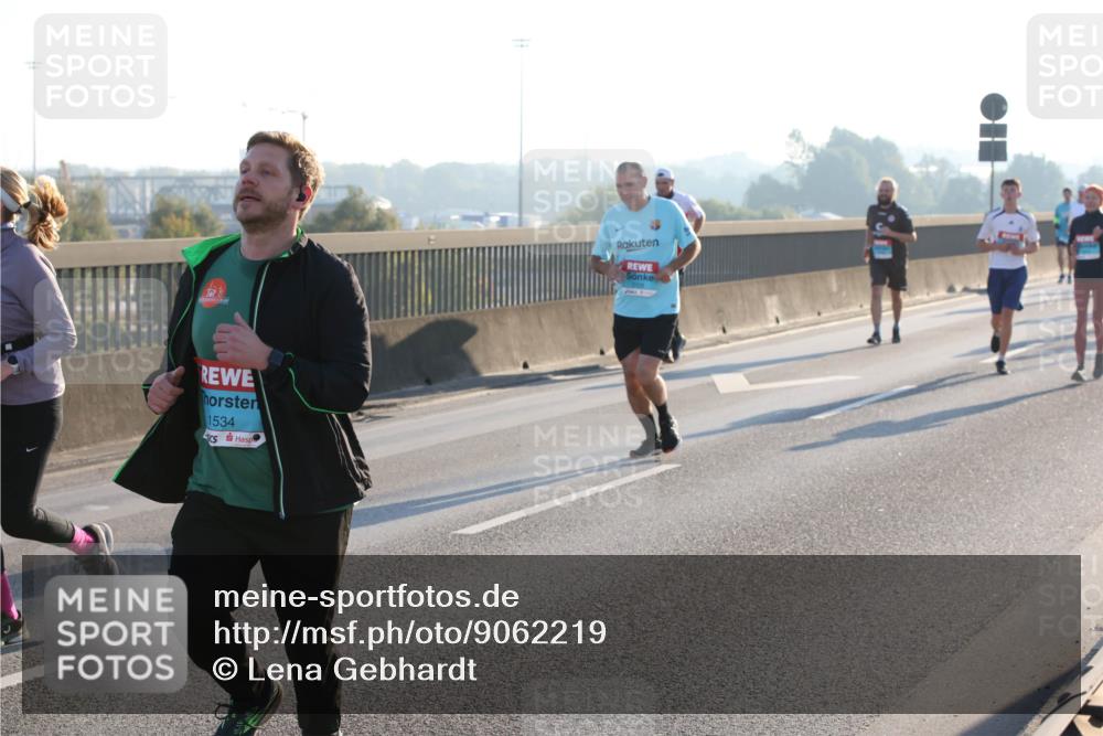 03.10.2025 - Köhlbrandbrückenlauf Lena Gebhardt http://msf.ph/oto/9062219 03.10.2025 09:20:11 Position 1 1534 meine-sportfotos.de