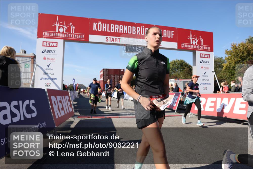 03.10.2025 - Köhlbrandbrückenlauf Lena Gebhardt http://msf.ph/oto/9062221 03.10.2025 13:11:51 Ziel 4100, 4101, 4178, 4353, 4354, 4469, 4568, 4685, 4736, 5097, 5396, 5426, 5866, 5869, 5937, 6033, 6048, 6049, 6622, 6763, 6796 meine-sportfotos.de