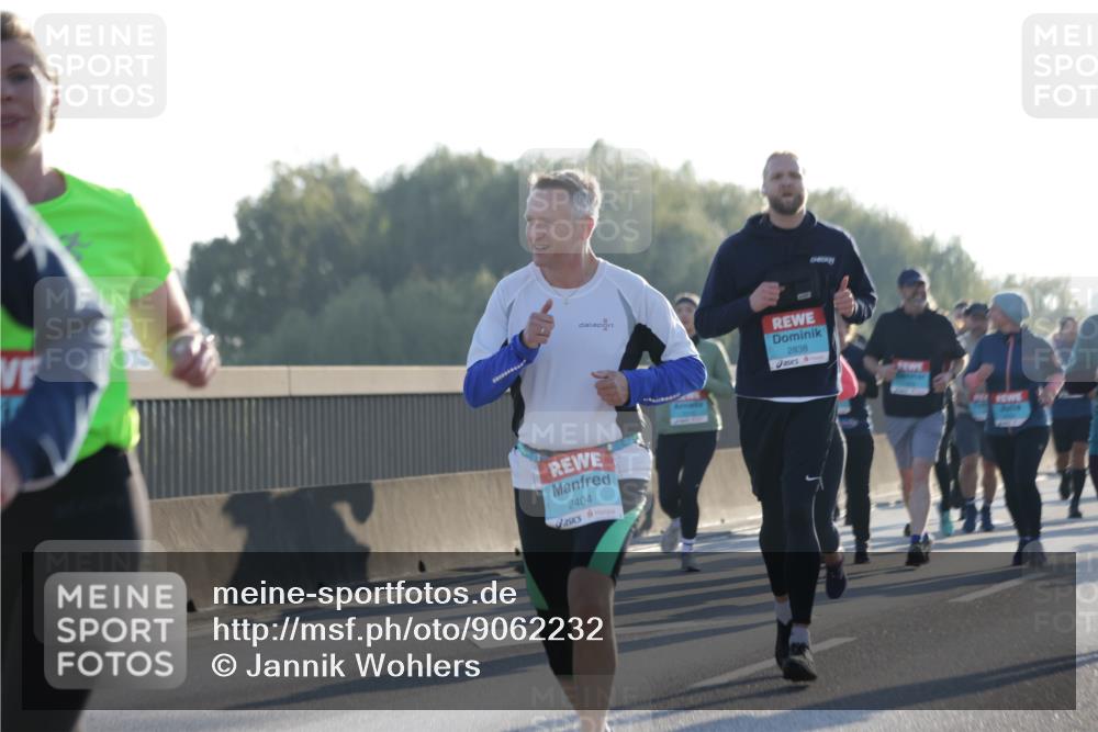 03.10.2025 - Köhlbrandbrückenlauf Jannik Wohlers http://msf.ph/oto/9062232 03.10.2025 09:23:31 Position 3 2404, 2838 meine-sportfotos.de