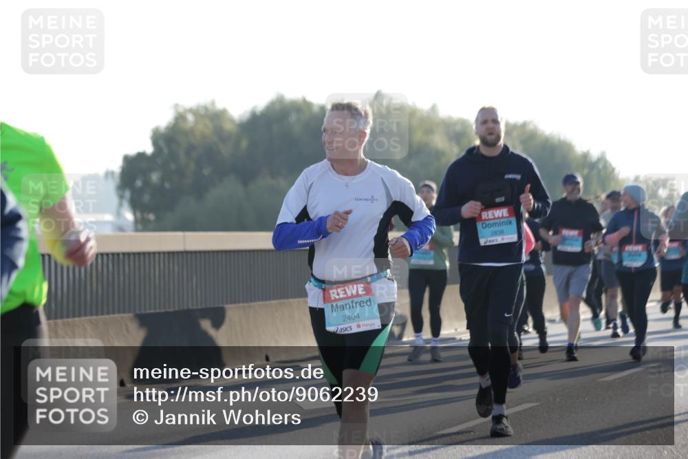 03.10.2025 - Köhlbrandbrückenlauf Jannik Wohlers http://msf.ph/oto/9062239 03.10.2025 09:23:31 Position 3 2404, 2838 meine-sportfotos.de