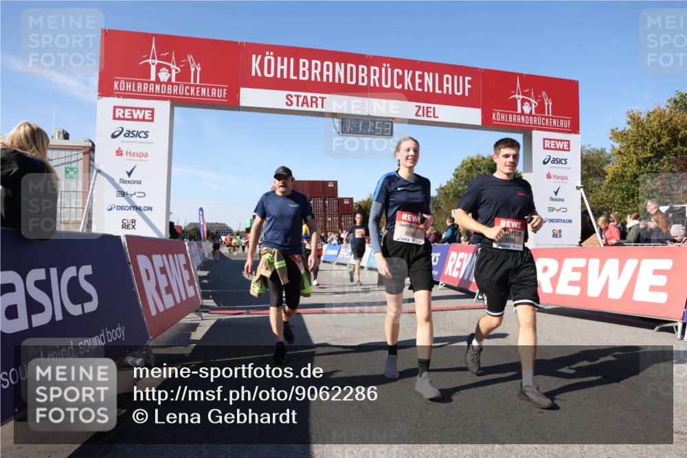 03.10.2025 - Köhlbrandbrückenlauf Lena Gebhardt http://msf.ph/oto/9062286 03.10.2025 13:11:53 Ziel 4100, 4101, 4178, 4353, 4354, 4469, 4685, 5097, 5396, 5426, 5866, 5869, 6033, 6048, 6049, 6622, 6763, 6796 meine-sportfotos.de