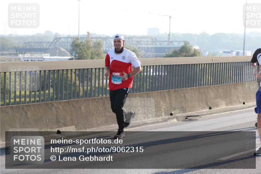 03.10.2025 - Köhlbrandbrückenlauf Lena Gebhardt http://msf.ph/oto/9062315 03.10.2025 09:20:14 Position 1 3615 meine-sportfotos.de