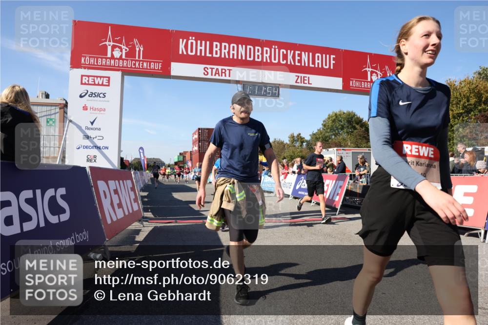 03.10.2025 - Köhlbrandbrückenlauf Lena Gebhardt http://msf.ph/oto/9062319 03.10.2025 13:11:54 Ziel 4100, 4101, 4178, 4353, 4354, 4469, 4685, 5097, 5396, 5426, 5910, 5911, 6033, 6048, 6049, 6622, 6763, 6796 meine-sportfotos.de