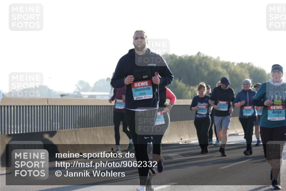 03.10.2025 - Köhlbrandbrückenlauf Jannik Wohlers http://msf.ph/oto/9062332 03.10.2025 09:23:33 Position 3 2838, 829, 1700 meine-sportfotos.de