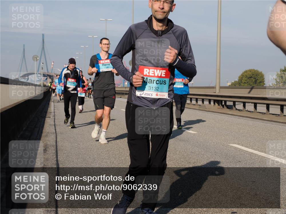 03.10.2025 - Köhlbrandbrückenlauf Fabian Wolf http://msf.ph/oto/9062339 03.10.2025 10:06:11 Position 3 2374, 3132, 3163 meine-sportfotos.de