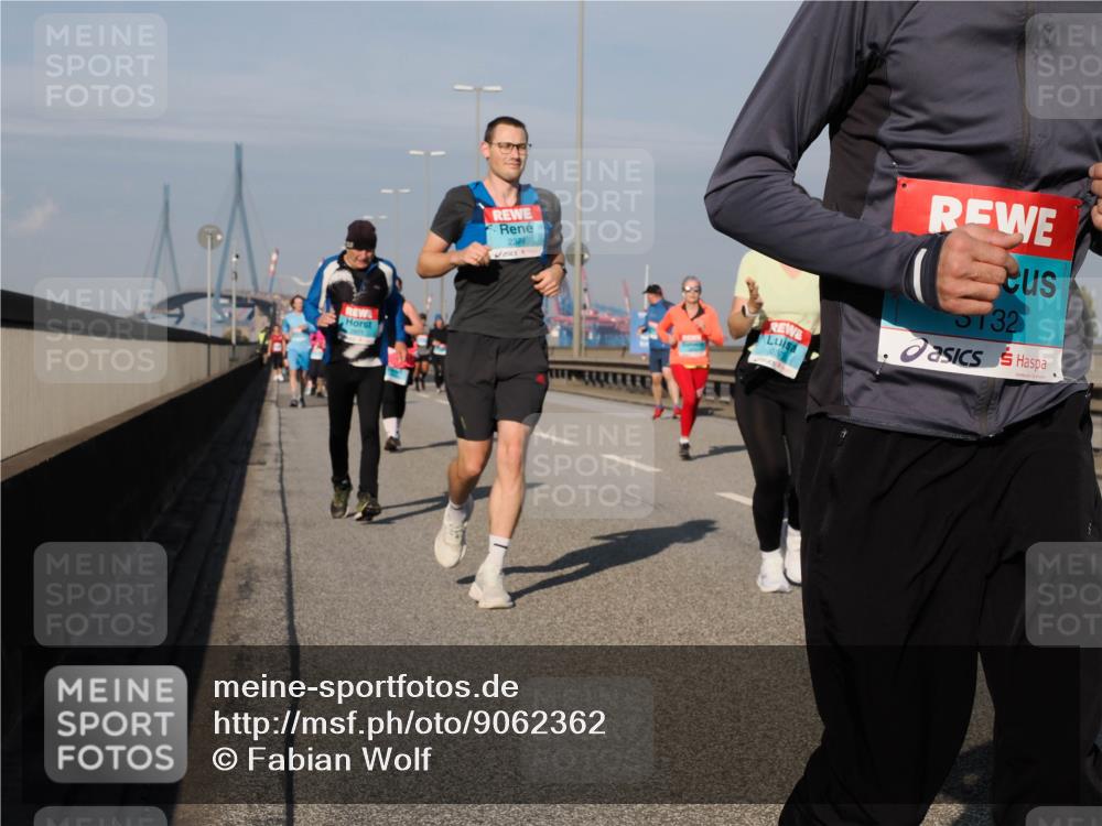 03.10.2025 - Köhlbrandbrückenlauf Fabian Wolf http://msf.ph/oto/9062362 03.10.2025 10:06:12 Position 3 2374, 5132 meine-sportfotos.de