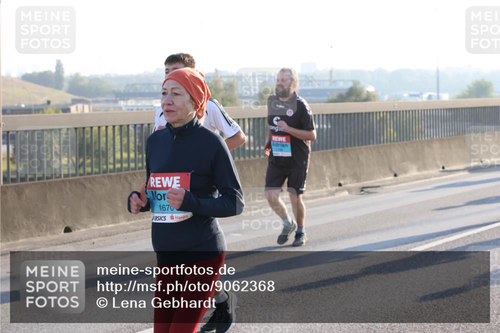 03.10.2025 - Köhlbrandbrückenlauf Lena Gebhardt http://msf.ph/oto/9062368 03.10.2025 09:20:16 Position 1 1670 meine-sportfotos.de