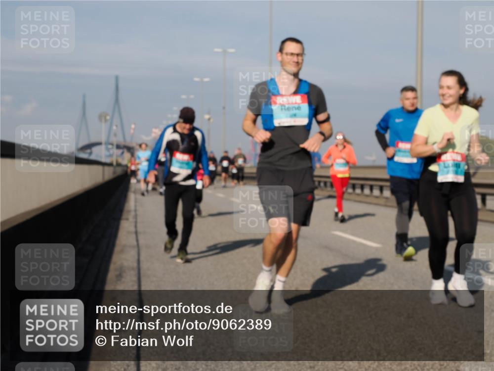 03.10.2025 - Köhlbrandbrückenlauf Fabian Wolf http://msf.ph/oto/9062389 03.10.2025 10:06:12 Position 3  meine-sportfotos.de