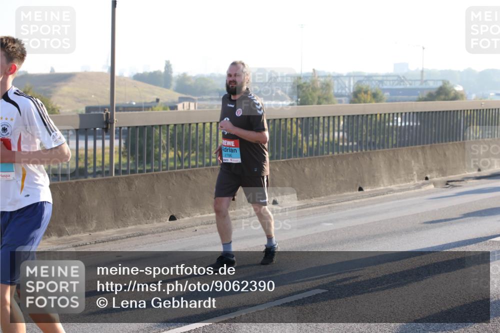 03.10.2025 - Köhlbrandbrückenlauf Lena Gebhardt http://msf.ph/oto/9062390 03.10.2025 09:20:17 Position 1 2786 meine-sportfotos.de