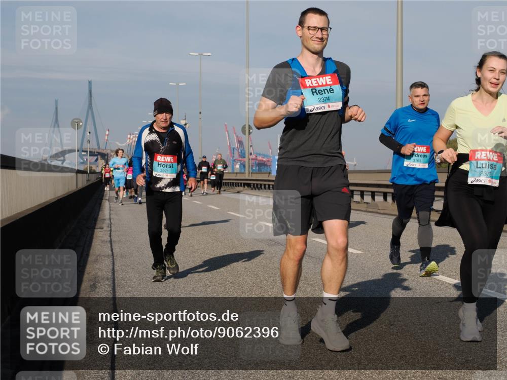 03.10.2025 - Köhlbrandbrückenlauf Fabian Wolf http://msf.ph/oto/9062396 03.10.2025 10:06:13 Position 3 2971, 2374, 3163, 2373 meine-sportfotos.de