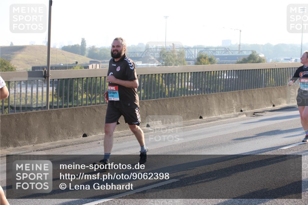 03.10.2025 - Köhlbrandbrückenlauf Lena Gebhardt http://msf.ph/oto/9062398 03.10.2025 09:20:17 Position 1 2786, 3006 meine-sportfotos.de
