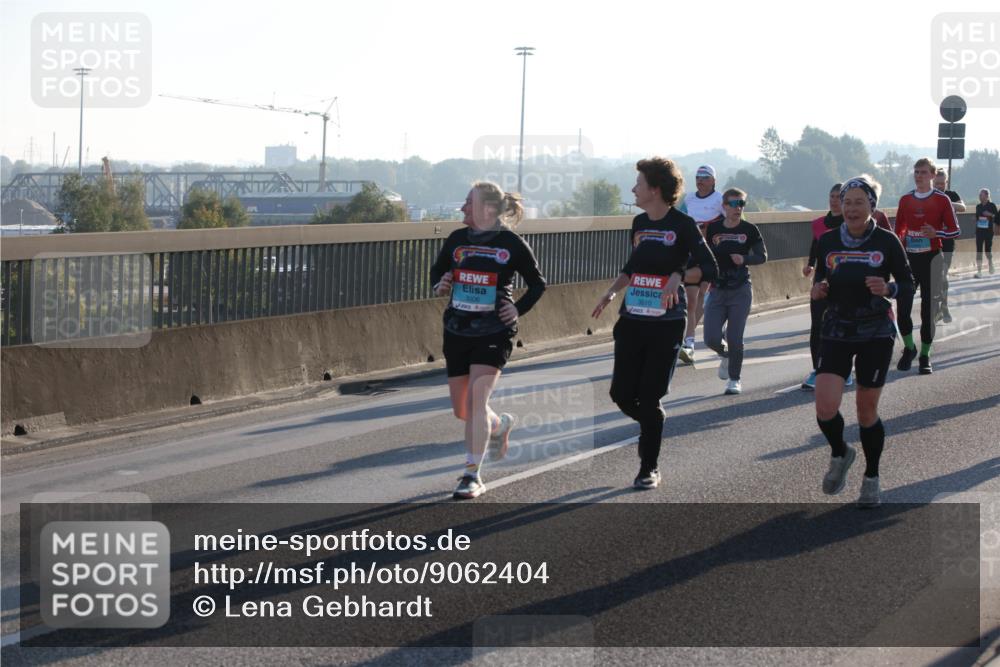 03.10.2025 - Köhlbrandbrückenlauf Lena Gebhardt http://msf.ph/oto/9062404 03.10.2025 09:20:17 Position 1  meine-sportfotos.de