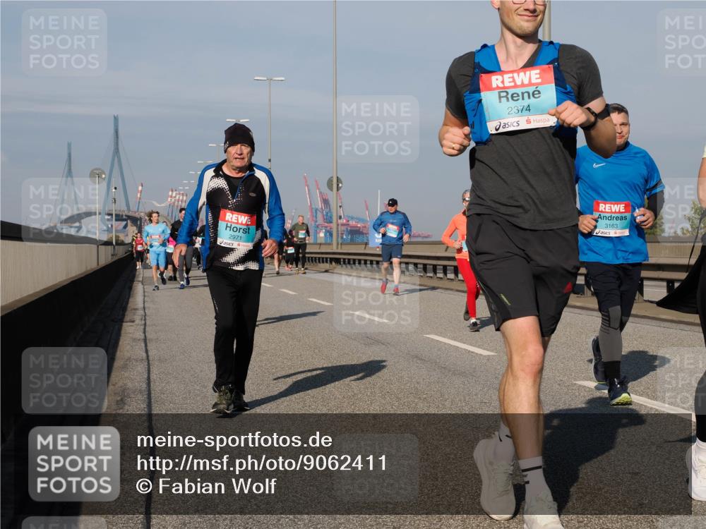 03.10.2025 - Köhlbrandbrückenlauf Fabian Wolf http://msf.ph/oto/9062411 03.10.2025 10:06:13 Position 3 2971, 2374, 3163 meine-sportfotos.de