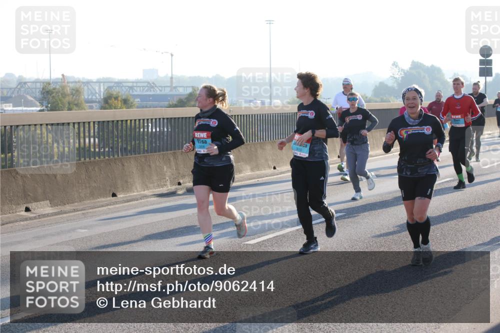 03.10.2025 - Köhlbrandbrückenlauf Lena Gebhardt http://msf.ph/oto/9062414 03.10.2025 09:20:17 Position 1 3006, 3010 meine-sportfotos.de