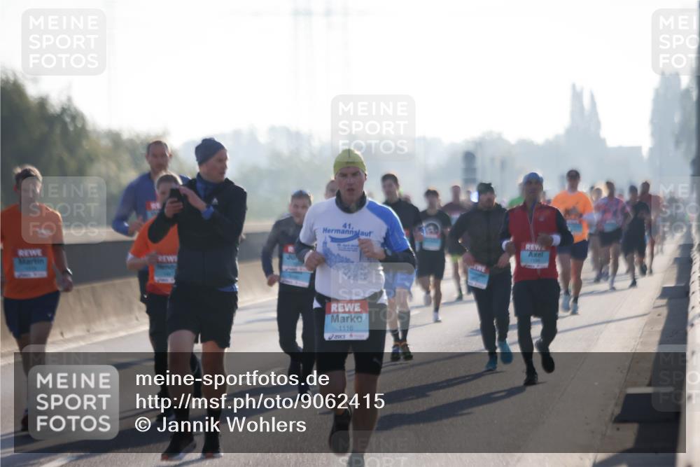 03.10.2025 - Köhlbrandbrückenlauf Jannik Wohlers http://msf.ph/oto/9062415 03.10.2025 09:15:38 Position 3 41, 1116, 1134 meine-sportfotos.de