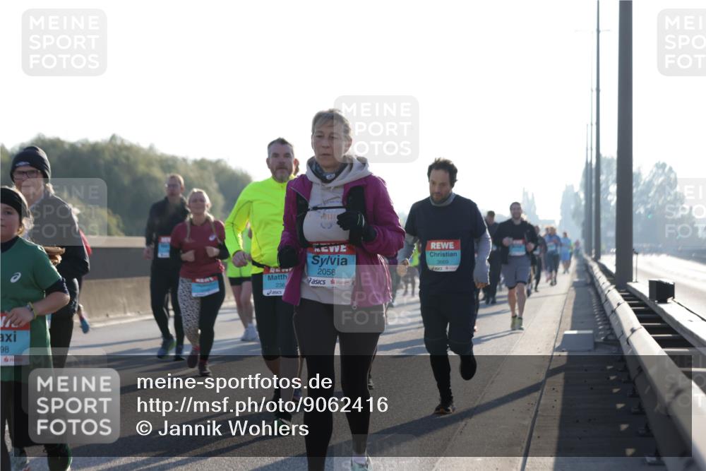 03.10.2025 - Köhlbrandbrückenlauf Jannik Wohlers http://msf.ph/oto/9062416 03.10.2025 09:23:39 Position 3 98, 236, 2058, 3669 meine-sportfotos.de