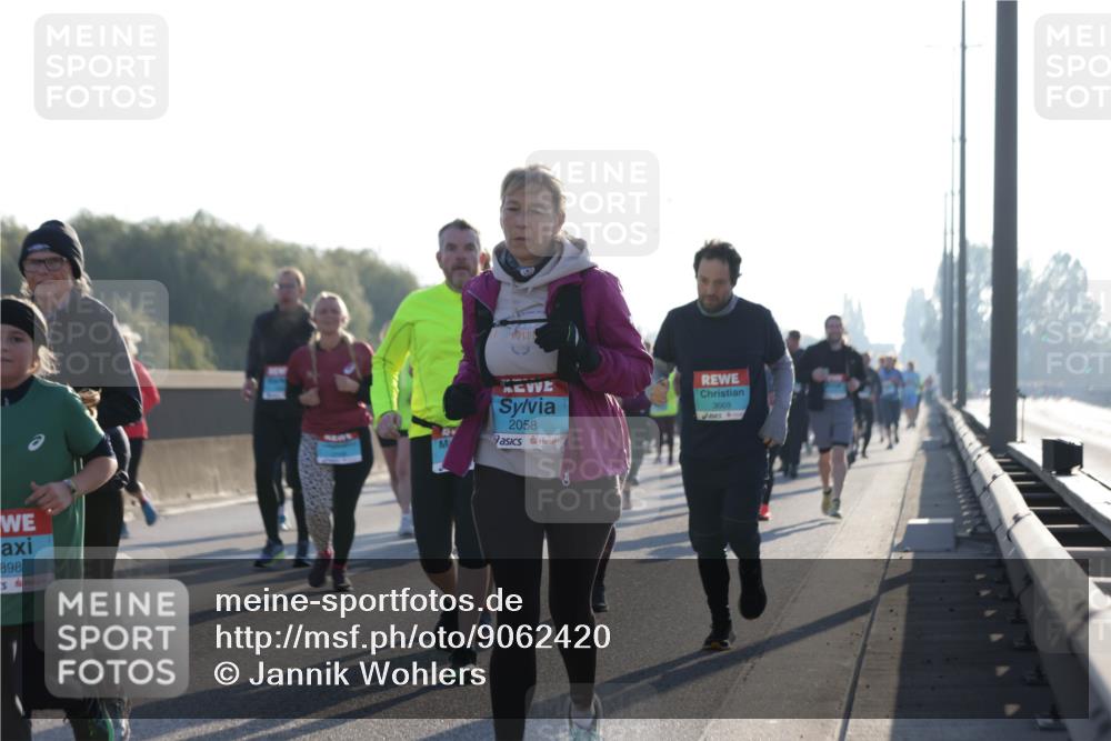 03.10.2025 - Köhlbrandbrückenlauf Jannik Wohlers http://msf.ph/oto/9062420 03.10.2025 09:23:39 Position 3 898, 2058, 3669 meine-sportfotos.de