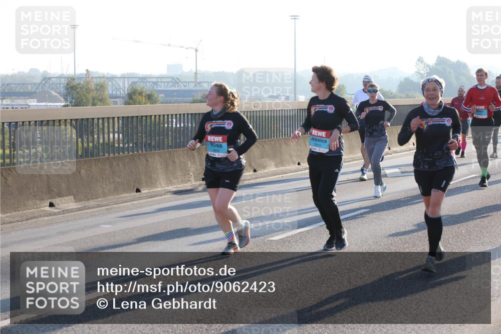 03.10.2025 - Köhlbrandbrückenlauf Lena Gebhardt http://msf.ph/oto/9062423 03.10.2025 09:20:17 Position 1 3006, 3010 meine-sportfotos.de