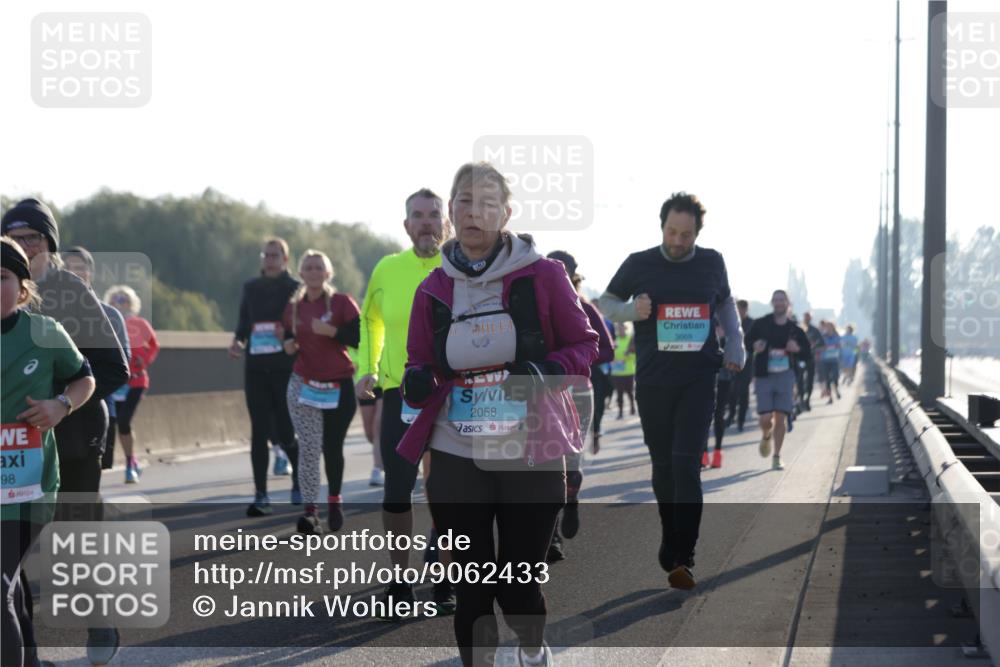 03.10.2025 - Köhlbrandbrückenlauf Jannik Wohlers http://msf.ph/oto/9062433 03.10.2025 09:23:39 Position 3 98, 2058, 3669 meine-sportfotos.de