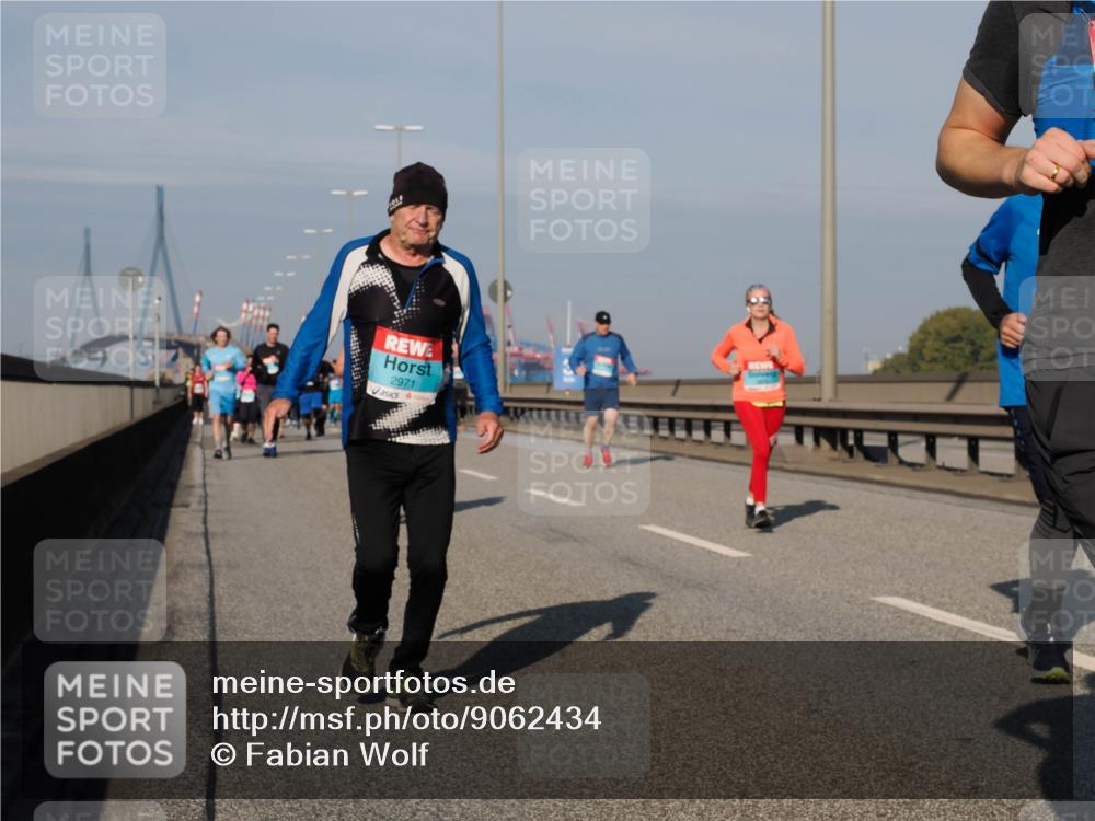 03.10.2025 - Köhlbrandbrückenlauf Fabian Wolf http://msf.ph/oto/9062434 03.10.2025 10:06:14 Position 3 2971 meine-sportfotos.de