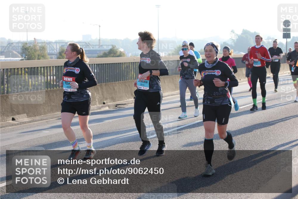 03.10.2025 - Köhlbrandbrückenlauf Lena Gebhardt http://msf.ph/oto/9062450 03.10.2025 09:20:18 Position 1 3006, 3010 meine-sportfotos.de