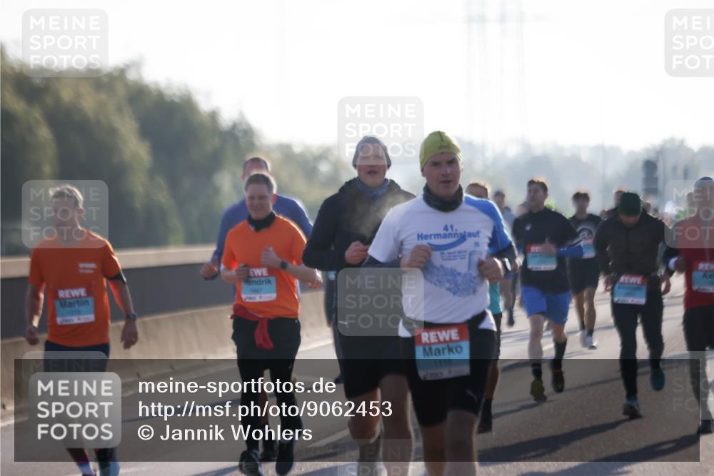 03.10.2025 - Köhlbrandbrückenlauf Jannik Wohlers http://msf.ph/oto/9062453 03.10.2025 09:15:39 Position 3 41, 1447, 1116 meine-sportfotos.de