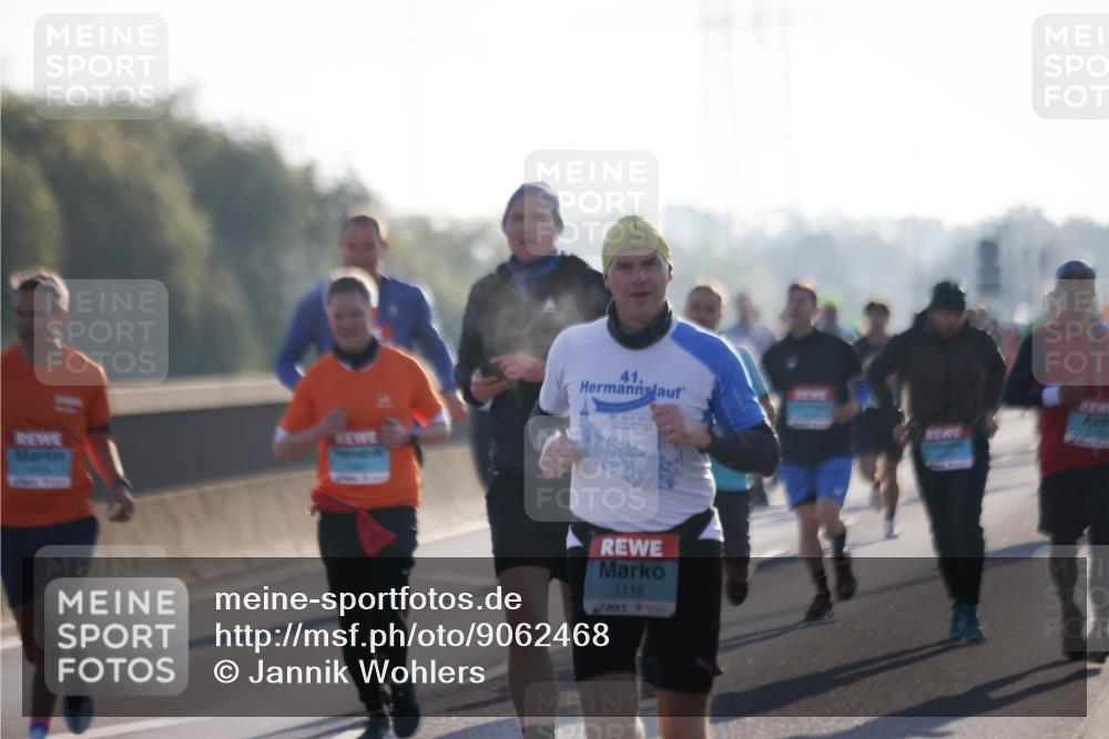 03.10.2025 - Köhlbrandbrückenlauf Jannik Wohlers http://msf.ph/oto/9062468 03.10.2025 09:15:39 Position 3 41, 29, 201, 1116 meine-sportfotos.de