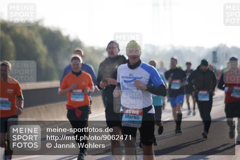 03.10.2025 - Köhlbrandbrückenlauf Jannik Wohlers http://msf.ph/oto/9062471 03.10.2025 09:15:39 Position 3 41, 29, 20, 1116 meine-sportfotos.de