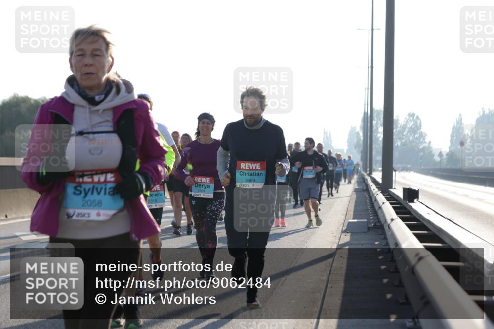 03.10.2025 - Köhlbrandbrückenlauf Jannik Wohlers http://msf.ph/oto/9062484 03.10.2025 09:23:40 Position 3 2058, 2319, 1001, 3669 meine-sportfotos.de