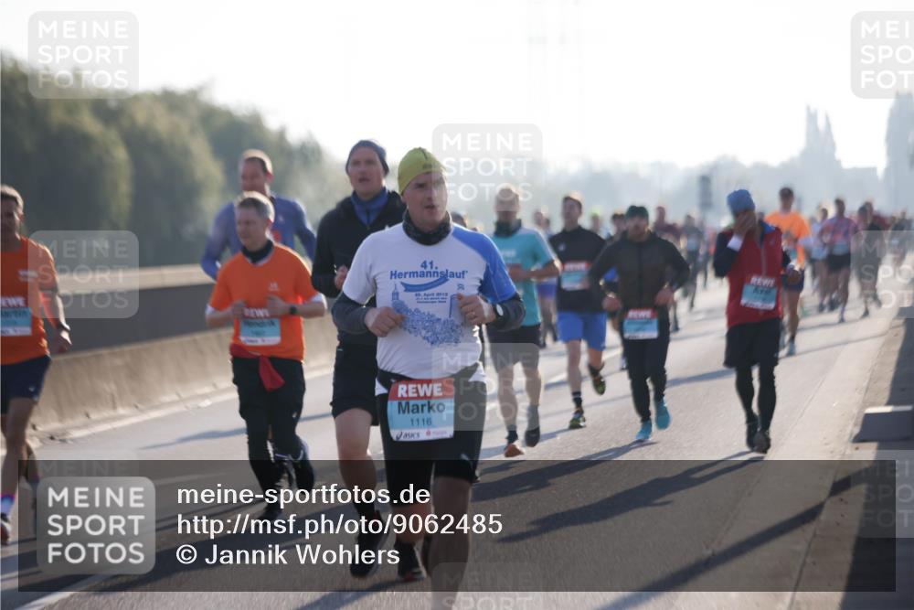 03.10.2025 - Köhlbrandbrückenlauf Jannik Wohlers http://msf.ph/oto/9062485 03.10.2025 09:15:40 Position 3 41, 29, 2012, 2, 1116 meine-sportfotos.de